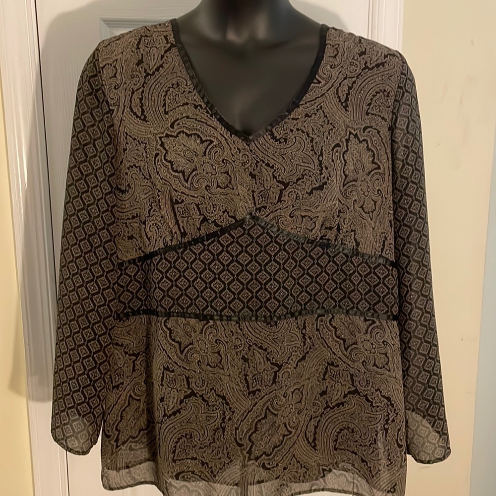 Spectacular Feminine Black /Tan Paisley Baroque Tunic with Satin Ribbon Trim 1X